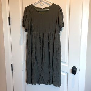 Forest green short sleeve empire waist dress with pockets